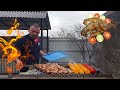 Pescado a la parrilla en un pincho | barbacoa de pescado