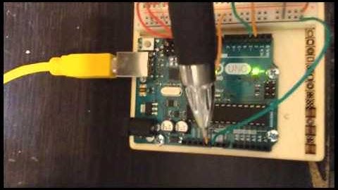 Arduino UNO+Distance sensor+traffic lights