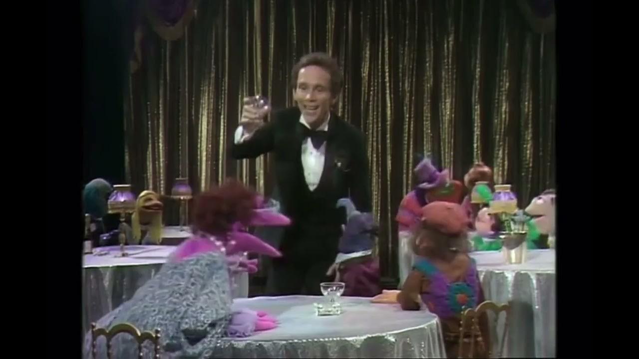 The Muppet Show 103 Joel Grey “Willkommen” (1976) YouTube
