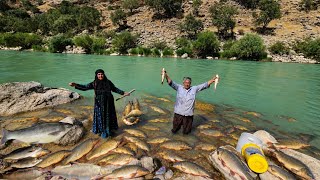 Survival Skills | Traditional Fishing Techniques of a Nomadic Couple in the Zagros Mountains🏞🐟
