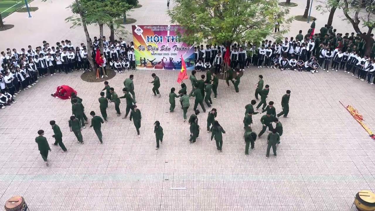 Lớp 10A1 Trường THPT Ngô Quyền Vũ điệu sân trường năm học 2025-2026.