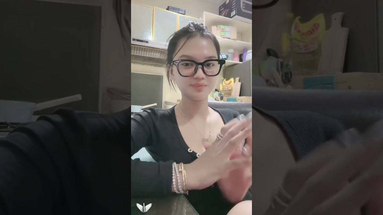 Cewek berkacamata memang top