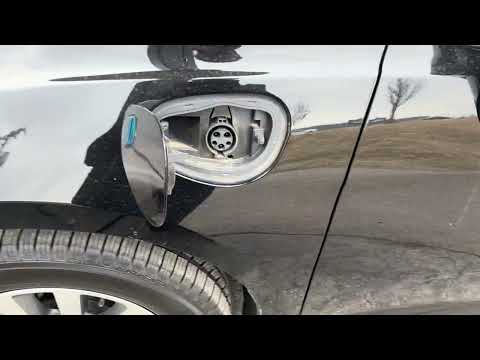 How to charge a Chrysler Pacifica PHEV!
