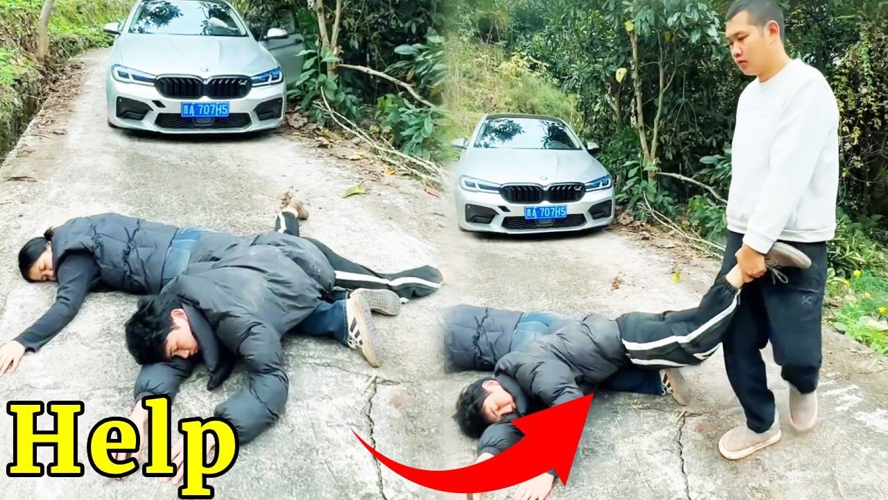 两个年轻人不上班拦路碰瓷骗钱，司机下车直接一脚踹到路边！别想拦我的路！#正能量 #movie #funny #film