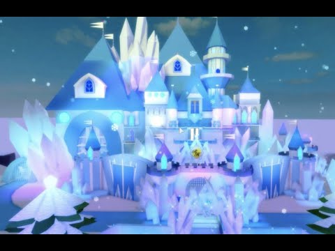Exploring Royale High in Roblox!