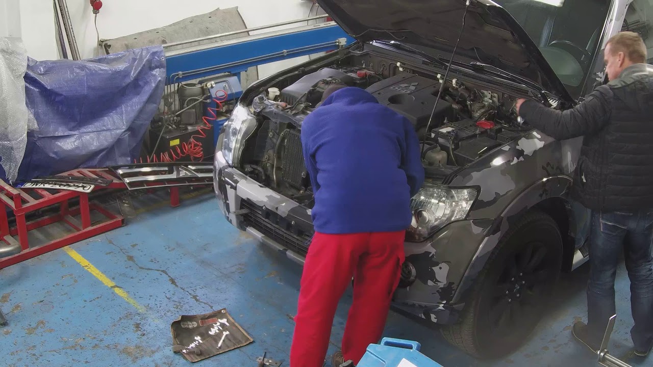 MITSUBISHI PAJERO 4 FRONT BAR FITTING SOLARIS YouTube