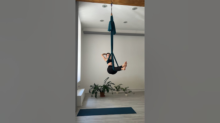 Sit in the air🪂#aerial #aerialhammock #aerialtricks #aerialvideo #hammocklife #posetutorial #shorts