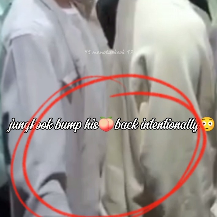 Jungkook knows what he's doing 😳🌚#taekook#bts#shorts#ytshorts#taekookff#tae#jk#vkook#manotaekook