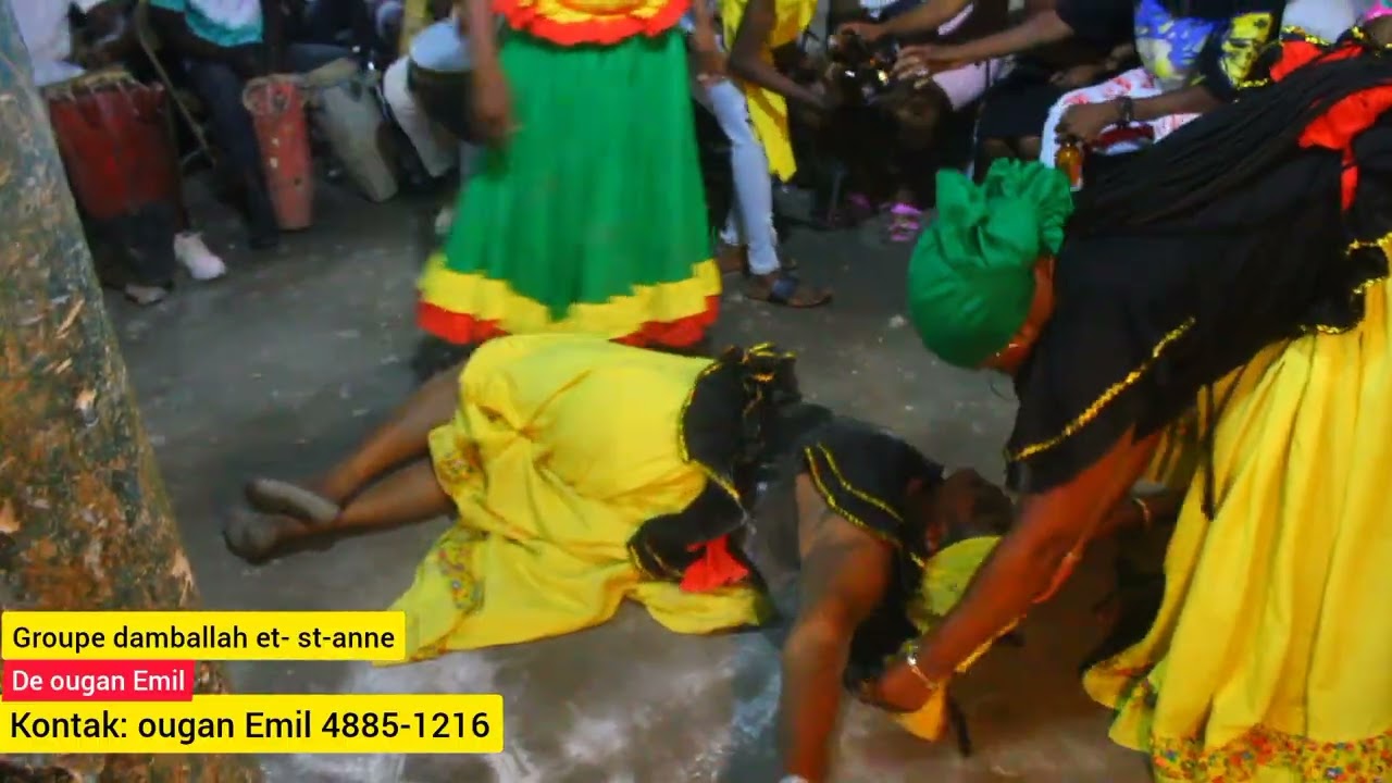 Gade kijan lwa danbala desann nan tet rèn nan se ranpe la ranpe tankou koulèv 