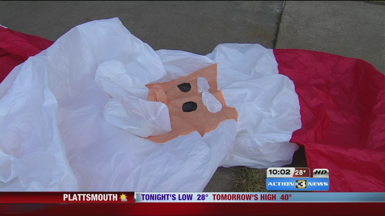 Lincoln family dealing with slashed Santa - YouTube