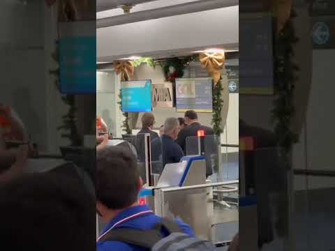 Ministro Luis Roberto Barroso é hostilizado em aeroporto de Miami (EUA)