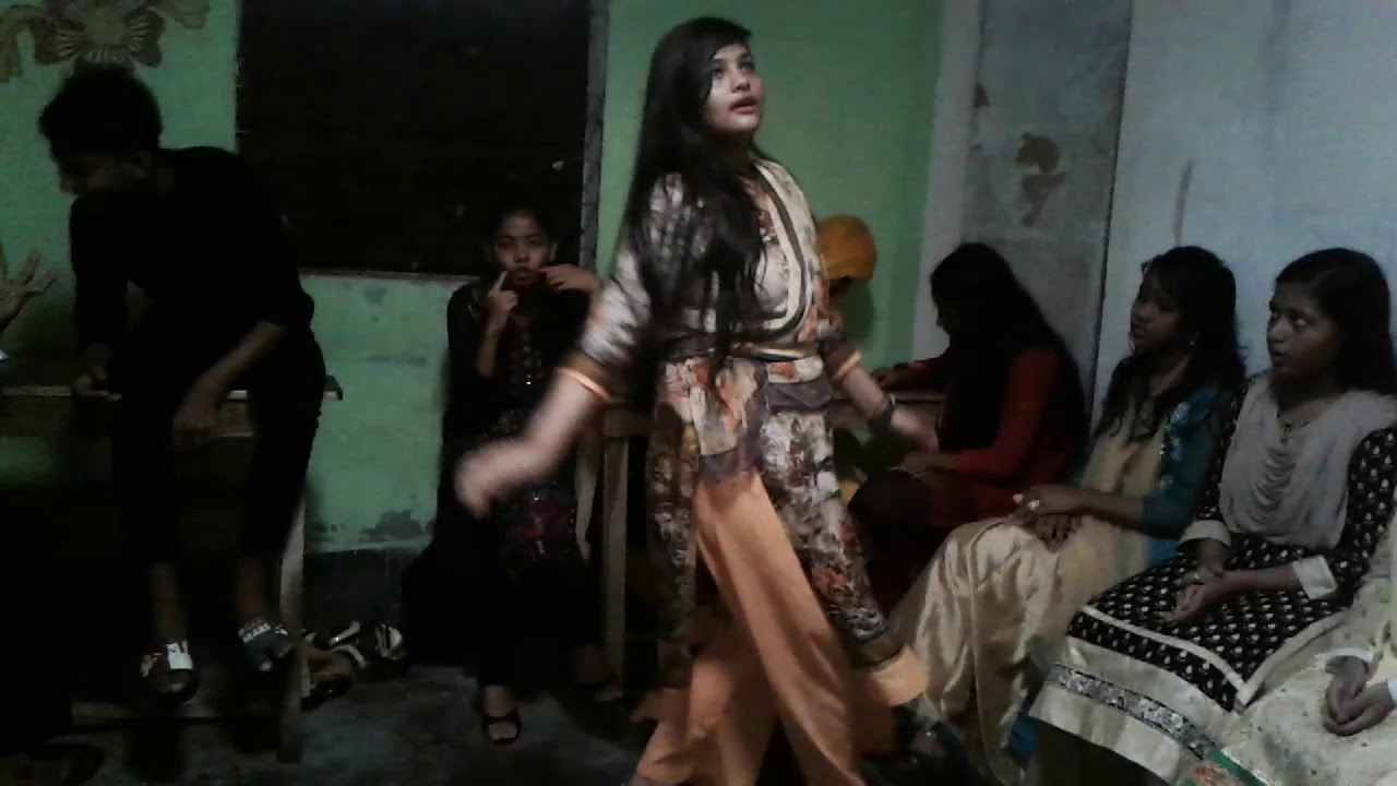 স্কুলের ঈদ ডে তে নাচ