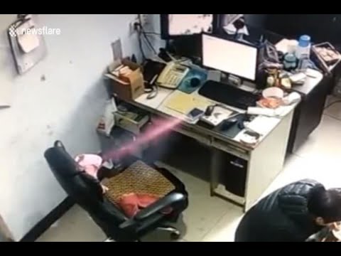三星Galaxy Note II傳爆炸 手機電池射出紅色烈焰