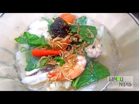 MALAYSIAN FLAT RICE NOODLE IN SEAFOOD SOUP