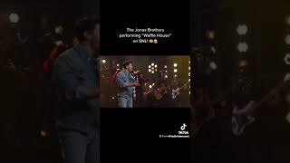 @JonasBrothers  - Waffle House (Live On SNL)