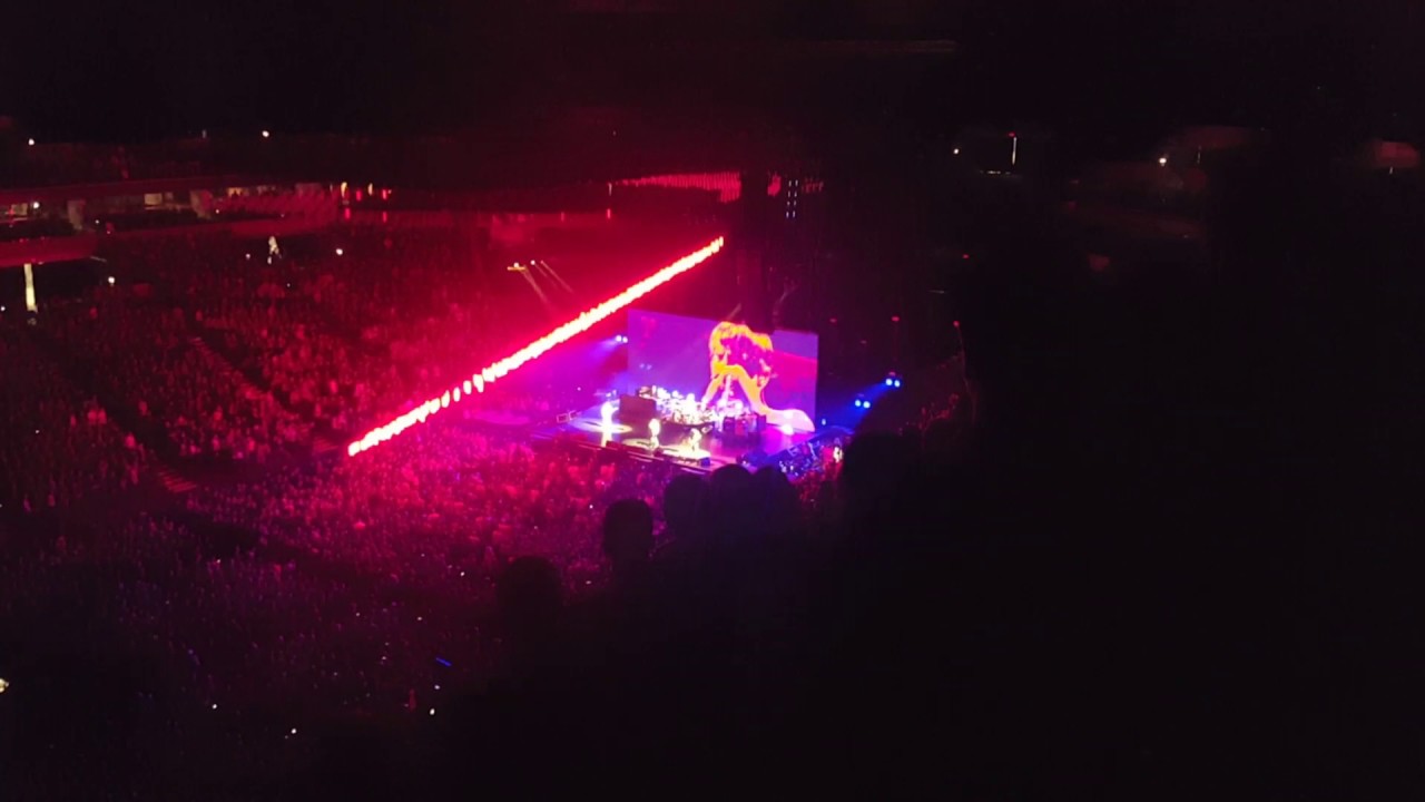 Red hot chili peppers minneapolis. Unique light display. 1/21/17 YouTube