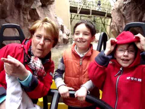 Lachen gieren brullen met oma en kids in de piranha Efteling.MPG