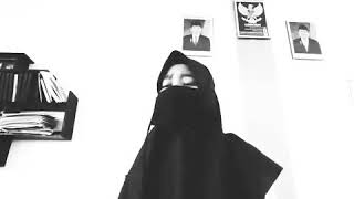 Cewek Bercadar Nyanyi Lagu Suaranya Merdu Banget