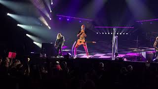 Download Lagu Machine Gun Kelly - Jawbreaker + Forget me too @ Denver Ball Arena (August 7, 2022) MP3