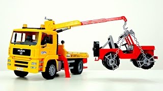 Spielzeugautos - Wir packen unseren neuen Abschleppwagen aus - Der Jeep braucht Hilfe