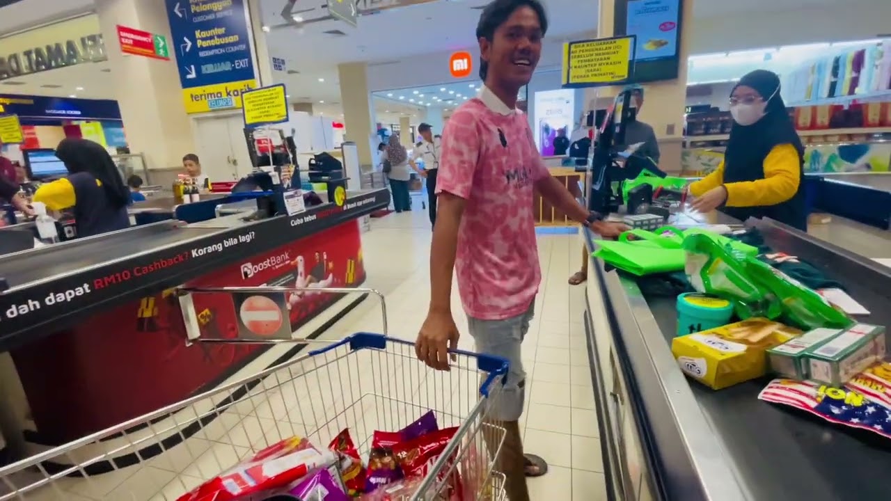 Ya begini lah kalau mau mudik,belanja buat oleh oleh di kampung