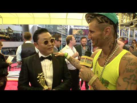 RiFF RaFF interviews PSY at MTV VMA | Weird Vibes Ep12