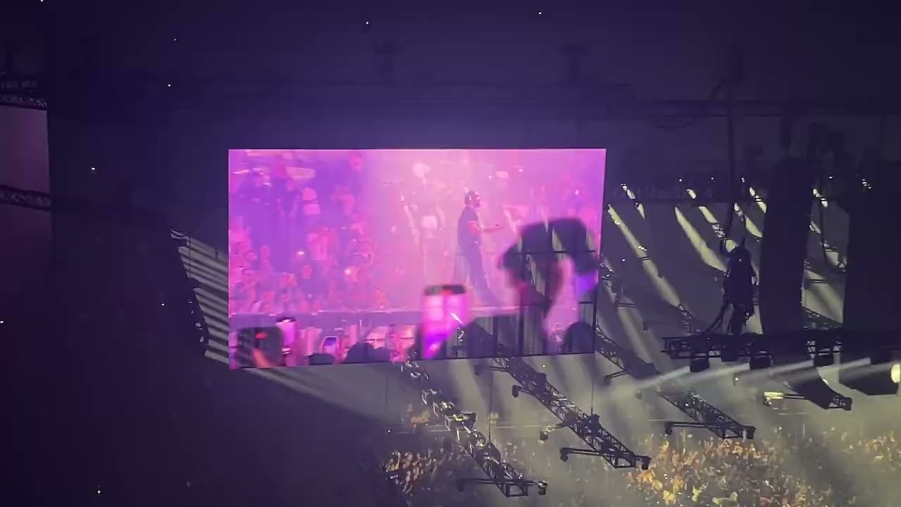 Drake Performs “Nokia” LIVE in Paris 🔥 (Accor Arena 7.9.2025)