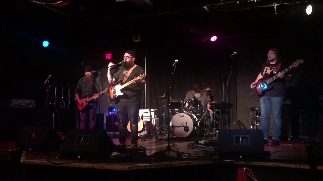 Смотреть «Ashes (Live at BB Kings Blues Club Nashville, TN)» на YouTube Смотреть «Ashes (Live at BB Kings Blues Club Nashville, TN)» на YouTube