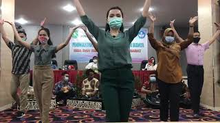 Persembahan Tari Dayak Kreasi Dari Peserta Peningkatan Kompetensi Bagi Guru Seni Budaya Se Kalbar