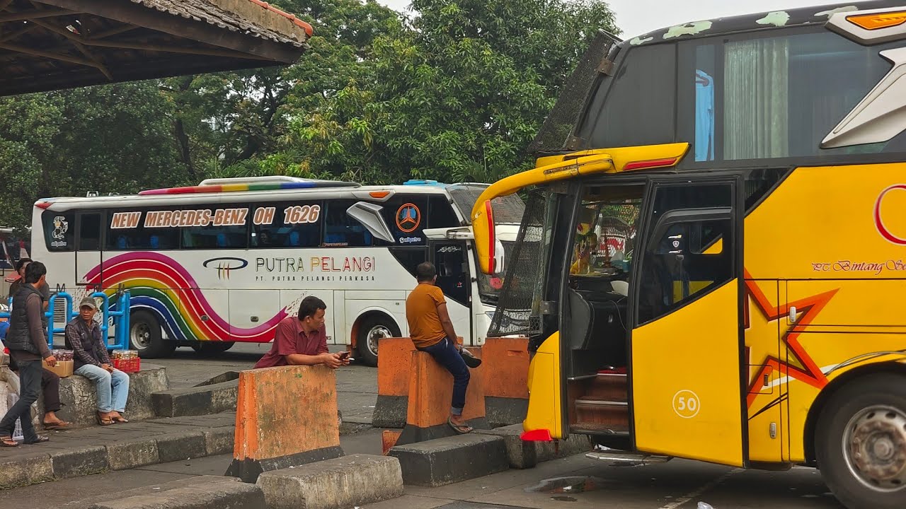 BUS BERANGKAT SORE DARI TERMINAL KAMPUNG RAMBUTAN HUNTING SORE MALAM 
