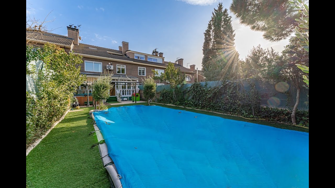 GRAN OPORTUNIDAD..ESPECTACULAR CHALET CON PISCINA PROPIA Y MUCHAS MEJORAS DE 330 MTS, URBANIZACION