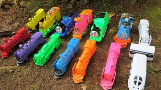 Search and Find 14 Colored Steam Train Locomotives Thomas Remote Train and Fast MRT Train