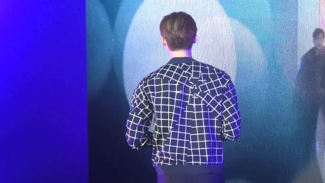 Jongsuk singing Pinocchio's OST at HK FM