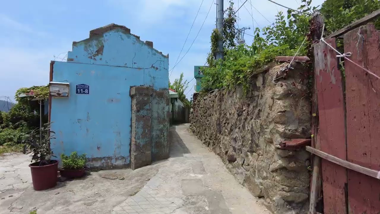 골목이 박물관이다. 살고 싶은 빈집 천지다.