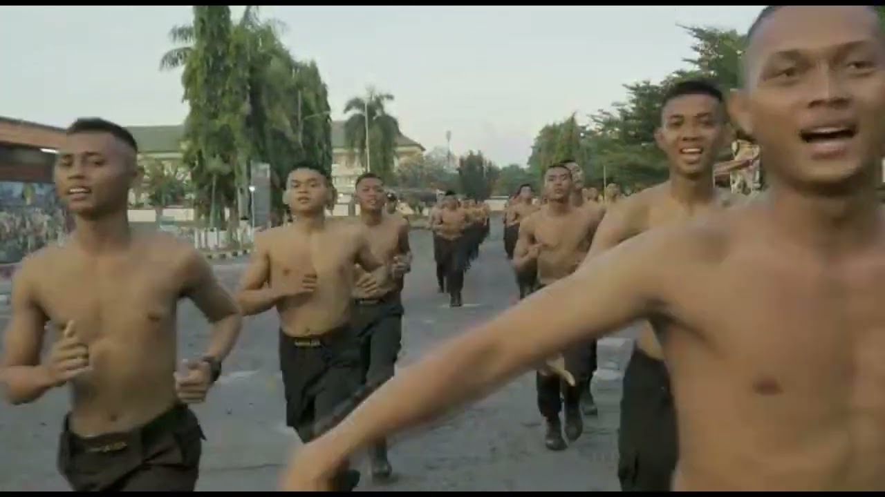 Sebelum Makan Malam Tetap Melaksanakan Lari Keliling Kesatrian SPN Polda Bali