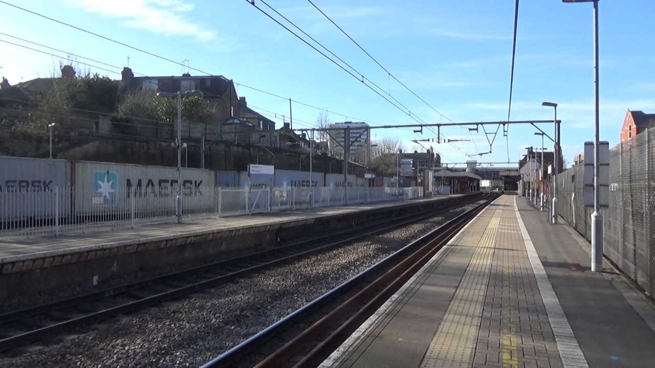 Freightliner 86632 and 86604 Container Train passing Brentwood