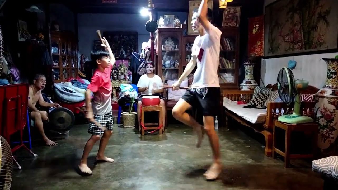 ลองกลองเอ็งกอใหม่[1/3]ที่บ้านอาจารย์โจวเหล่าซือ #engkorBrothers 韦俊杰 韦卫洪 #yingge Chinese drum #เอ็งกอ