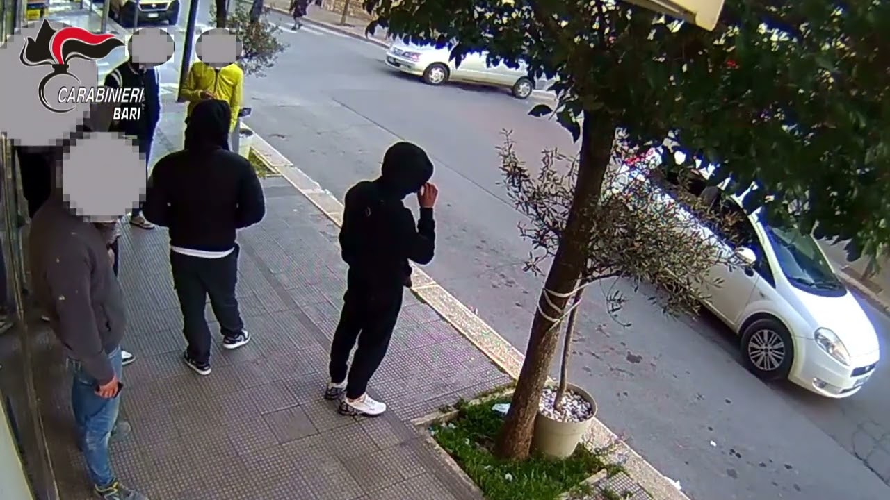 Armi, estorsioni, tentato omicidio: 27 ordinanze clan Annoscia tra Noicattaro ed Altamura