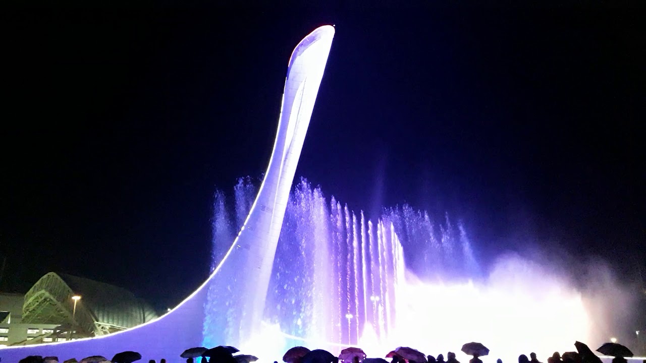 Расписание фонтанов в олимпийском парке 2024. Фонтан Сочи Олимпийский парк. Поющие фонтаны Сочи Олимпийский парк. Шоу поющих фонтанов в Олимпийском парке Сочи. Фонтан в Олимпийском парке.