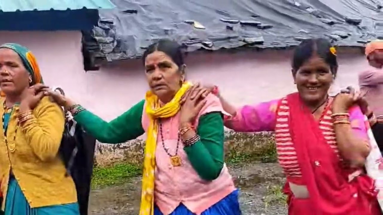 लीती गांव कि chachari चांचरी अष्टमीमेला में महिला शक्ति चांचरी injoy karti hui लीती मेला में,,