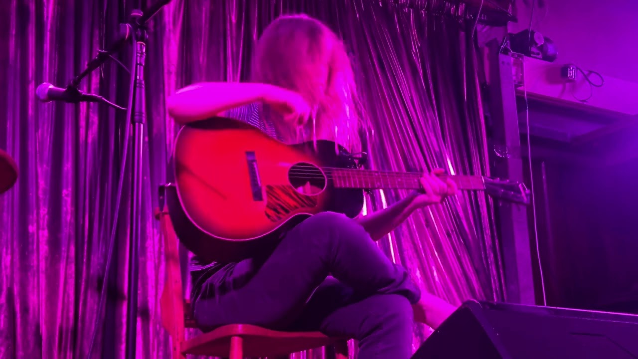 GWENIFER RAYMOND - Hell for Certain, live at The Ivy House, London mov