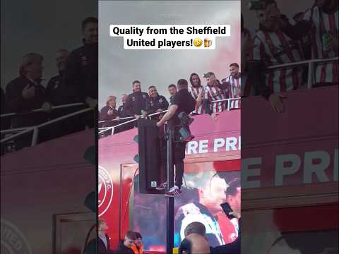 Sheffield United Players THROW Fan a Beer after Promotion!🤣🙌 #sheffieldunited #footballfans