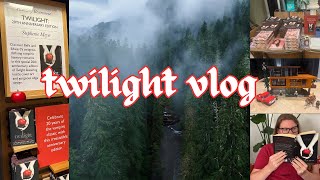 Twilight Reading Vlog | 20 Years of Twilight 🧛‍♀️📖 | Reading Vlog