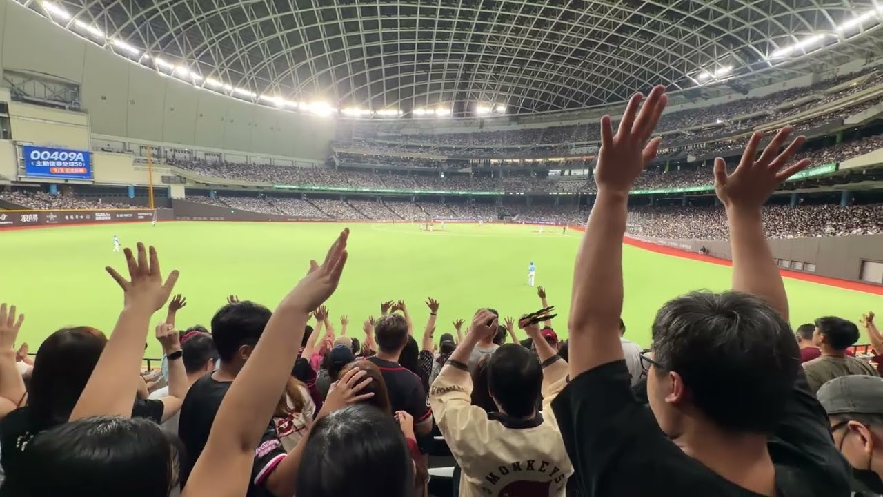8局上2026.9.5 CPBL中華職棒37年 台北大巨蛋棒球場 樂天桃猿 vs 富邦悍將 左外野客隊 8局上 球迷啦啦隊應援 縮圖