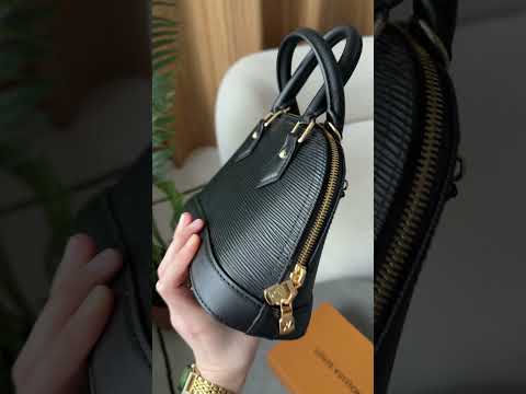 Сумка жіноча Alma Mini Epi Leather Black, видео 1