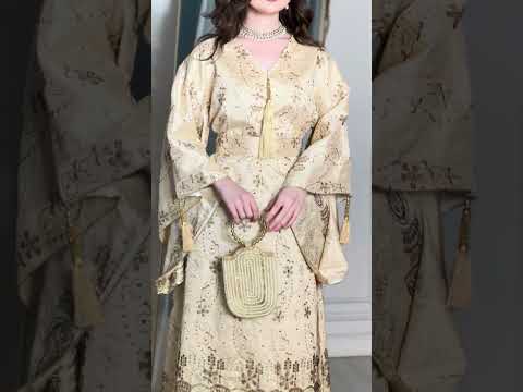 جلابية طويلة من نسيج لامع