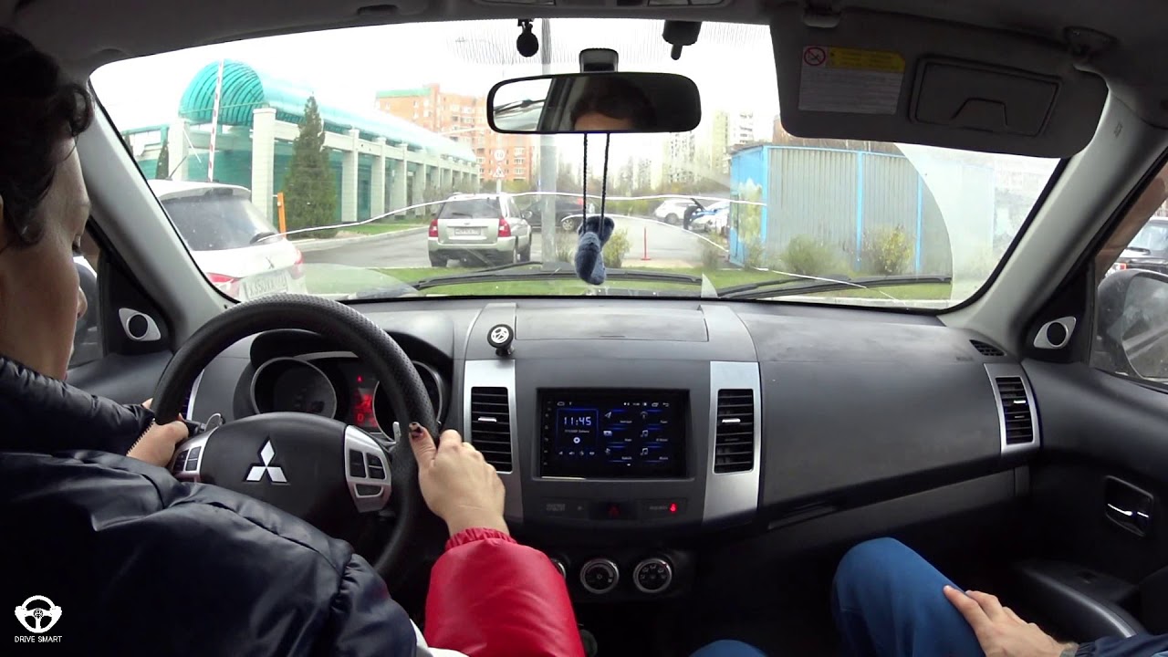 Парковка в гараж задом. Оля - YouTube