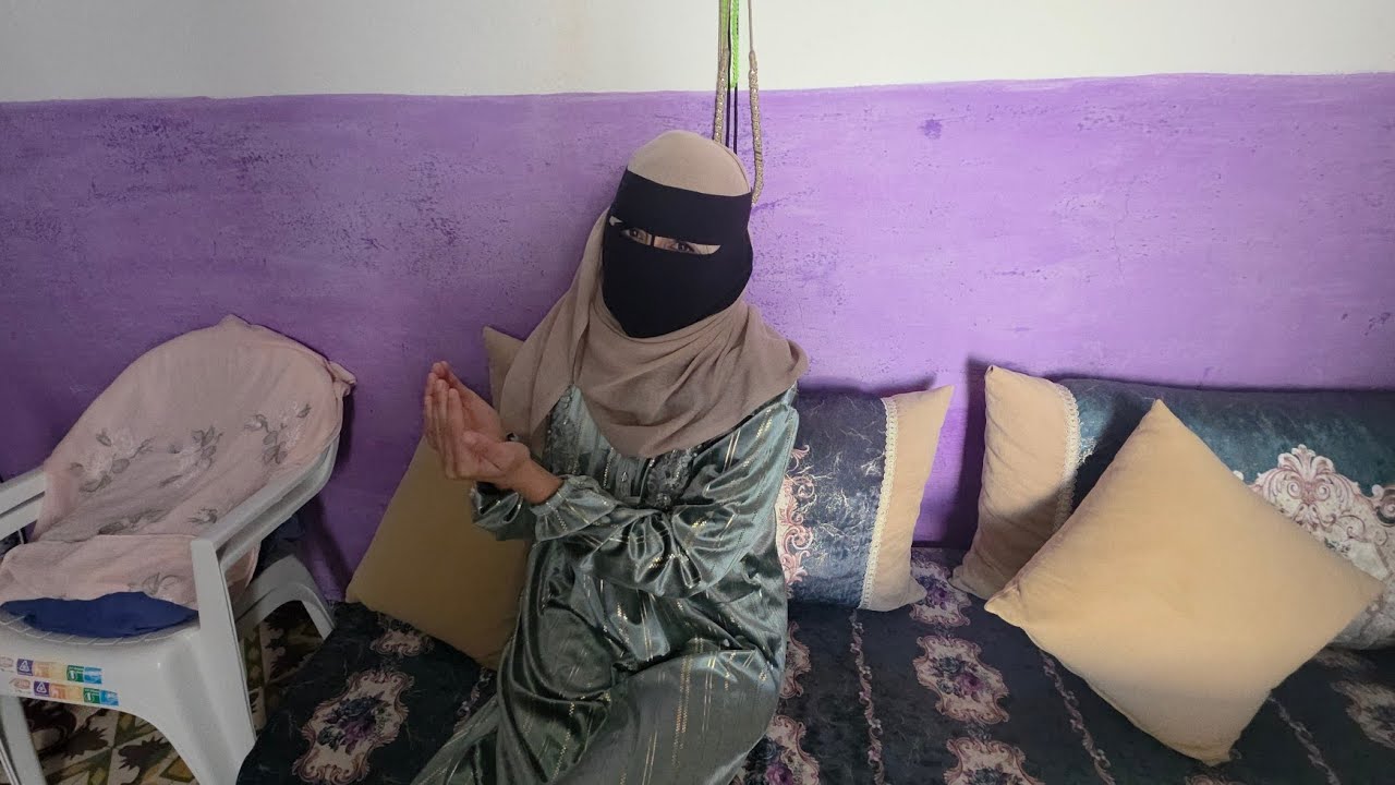 اليوم جاء عندي ولد خالي إمطار، وجلس معنا أنا وماما وأختي، وانبسطنا كثير.»