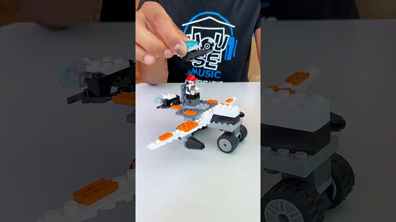 i built a LEGO jet car 🚀💨