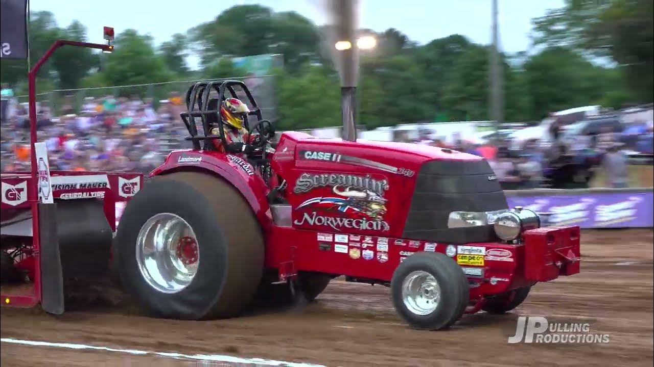 Tractor Pulling 2022 Super Farm Tractors pulling Knoxville, TN